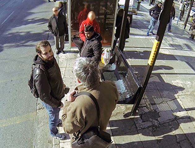 Εσύ τι θα έκανες αν ήσουν μάρτυρας ρατσιστικής επίθεσης; Εσύ τι θα έκανες αν ήσουν μάρτυρας ρατσιστικής επίθεσης;
