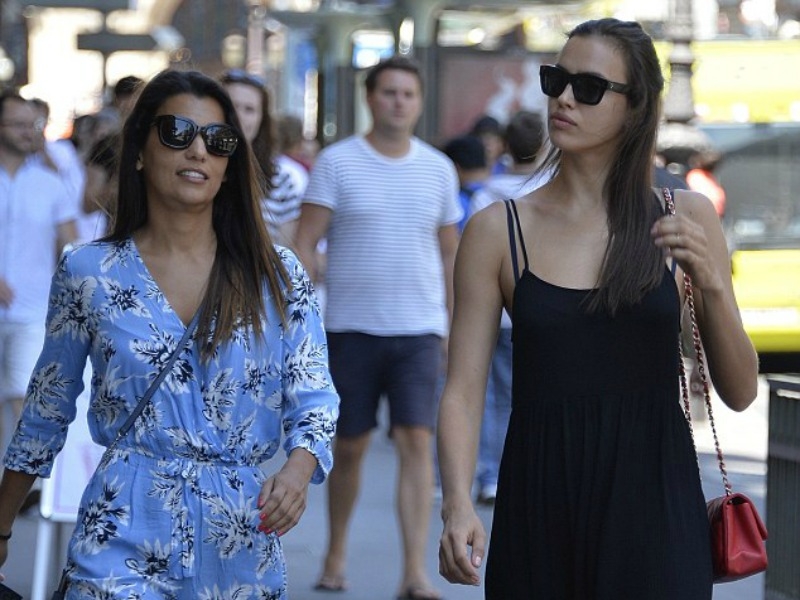 Irina Shayk: Πιο απλή από ποτέ εντυπωσιάζει για ακόμα μια φορά Irina Shayk: Πιο απλή από ποτέ εντυπωσιάζει για ακόμα μια φορά