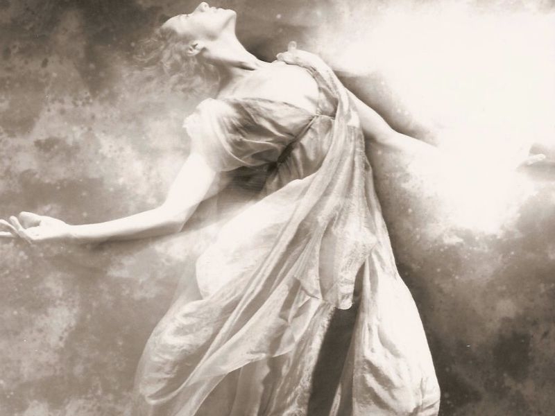 Isadora Duncan: Όταν η ιέρεια του μοντέρνου χορού βρίσκεται στραγγαλισμένη από το φουλάρι στο αμάξι της! Isadora Duncan: Όταν η ιέρεια του μοντέρνου χορού βρίσκεται στραγγαλισμένη από το φουλάρι στο αμάξι της!