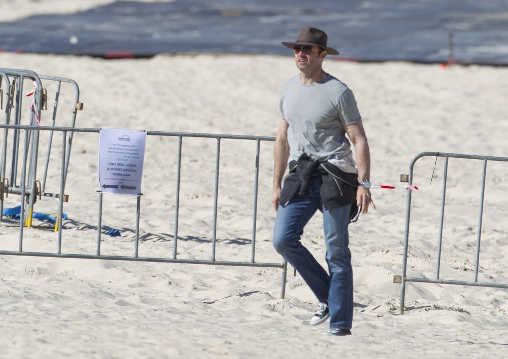 Μια μέρα στην παραλία με τον Hugh Jackman