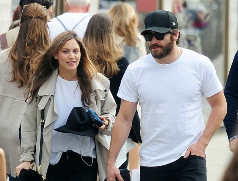 Jake Gyllenhaal ποια είναι αυτή που φλερτάρεις; Jake Gyllenhaal ποια είναι αυτή που φλερτάρεις;
