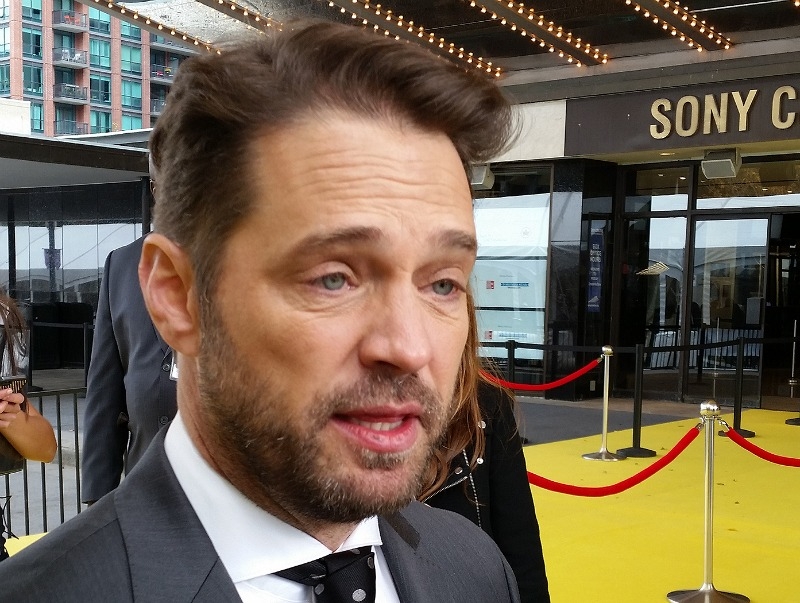 Jason Priestley: Έπεσε από το άλογο και μπήκε στο νοσοκομείο Jason Priestley: Έπεσε από το άλογο και μπήκε στο νοσοκομείο
