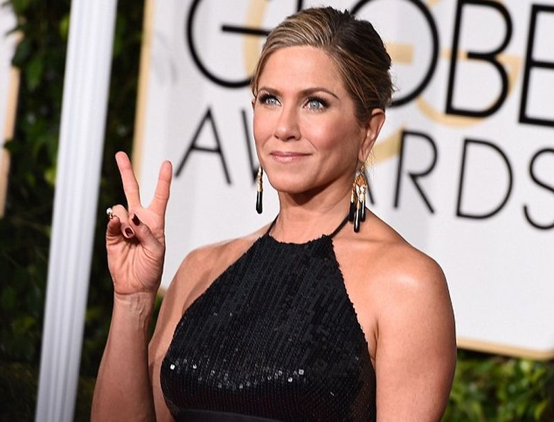 Ούτε η Jennifer Aniston αντιστάθηκε στα οπίσθια της Kate Hudson! Ούτε η Jennifer Aniston αντιστάθηκε στα οπίσθια της Kate Hudson!