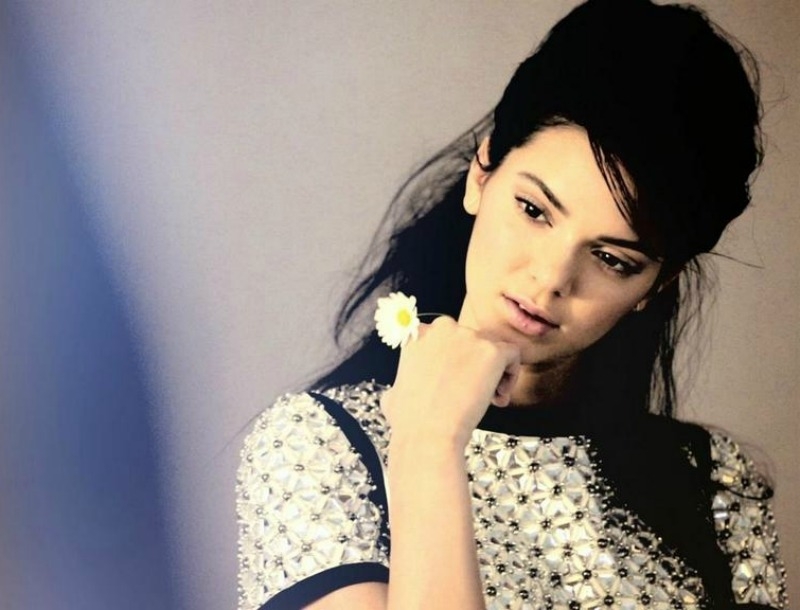 Η χρονιά φεύγει η Kendall Jenner έρχεται (και ξέρει πώς να ντυθείς με στιλ) Η χρονιά φεύγει η Kendall Jenner έρχεται (και ξέρει πώς να ντυθείς με στιλ)