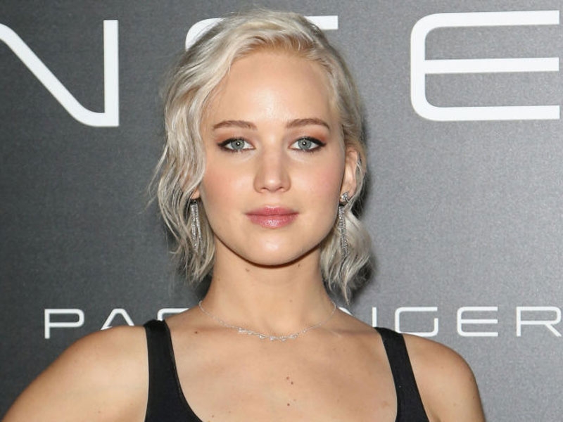 WOW: Η Jennifer Lawrence έφτασε στο white-blonde! Πώς θα το κάνεις κι εσύ WOW: Η Jennifer Lawrence έφτασε στο white-blonde! Πώς θα το κάνεις κι εσύ