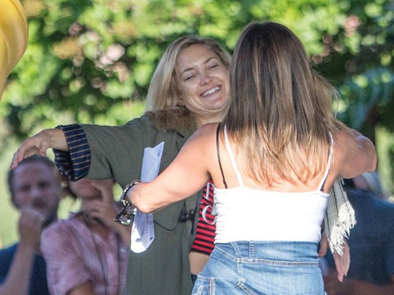 Jenifer Aniston και Kate Hudson τι αγάπες είναι αυτές; Jenifer Aniston και Kate Hudson τι αγάπες είναι αυτές;