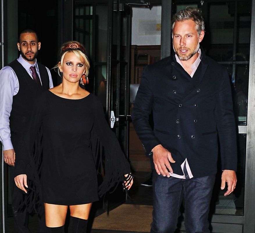 Jessica Simpson: Βόλτα στη Νέα Υόρκη με τον σύζυγο της Jessica Simpson: Βόλτα στη Νέα Υόρκη με τον σύζυγο της