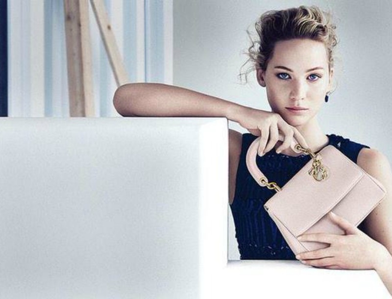 Jennifer Lawrence : Πρωταγωνιστεί στη νέα ανοιξιάτικη καμπάνια για τσάντες, ''Be Dior'' Jennifer Lawrence : Πρωταγωνιστεί στη νέα ανοιξιάτικη καμπάνια για τσάντες, ''Be Dior''