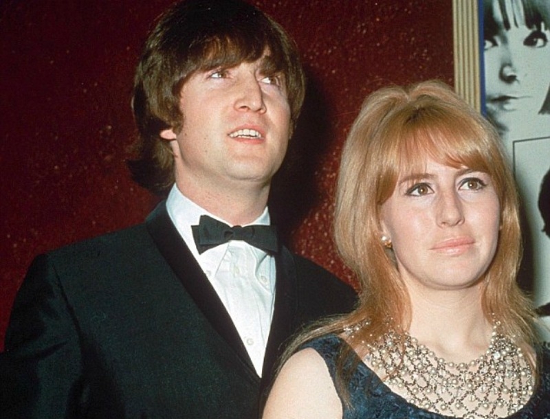 Cynthia Lennon: Συγκλονίζει με τις αποκαλύψεις της για τον John Lennon Cynthia Lennon: Συγκλονίζει με τις αποκαλύψεις της για τον John Lennon