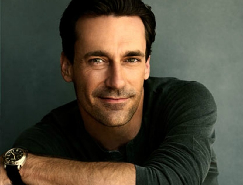 Μόνο ο Jon Hamm θα μπορούσε να δείχνει σέξι φορώντας μπλουζάκι με στάμπα γάτας Μόνο ο Jon Hamm θα μπορούσε να δείχνει σέξι φορώντας μπλουζάκι με στάμπα γάτας