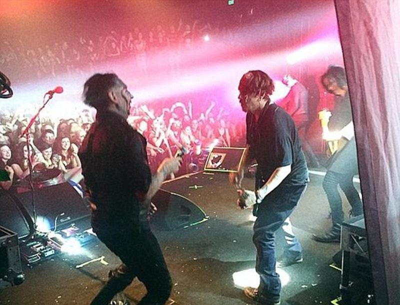 Johnny Depp: Στην σκηνή με τον Marilyn Manson! Johnny Depp: Στην σκηνή με τον Marilyn Manson!