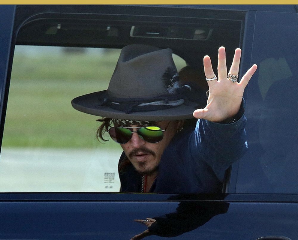 Johnny Depp: Πίσω στις ΗΠΑ για χειρουργείο Johnny Depp: Πίσω στις ΗΠΑ για χειρουργείο