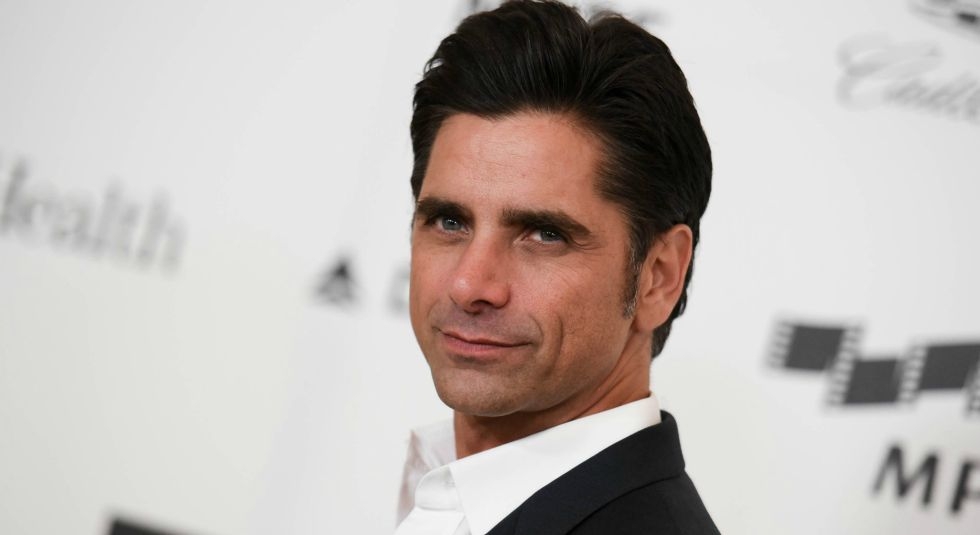 Male Wednesday: Θέλω γάμο αλά ελληνικά με τον John Stamos Male Wednesday: Θέλω γάμο αλά ελληνικά με τον John Stamos