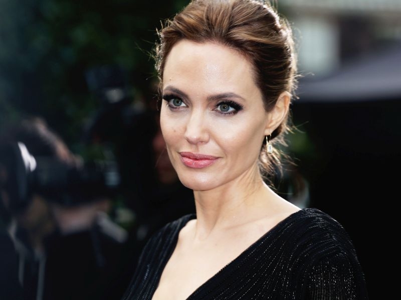 Απίστευτο trash δημοσίευμα: Η Angelina Jolie ετοιμάζει την κηδεία της! Απίστευτο trash δημοσίευμα: Η Angelina Jolie ετοιμάζει την κηδεία της!