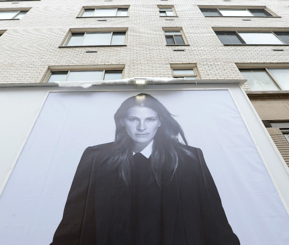 Julia Roberts: Στους δρόμους του Μανχάταν για τον οίκο Givenchy Julia Roberts: Στους δρόμους του Μανχάταν για τον οίκο Givenchy
