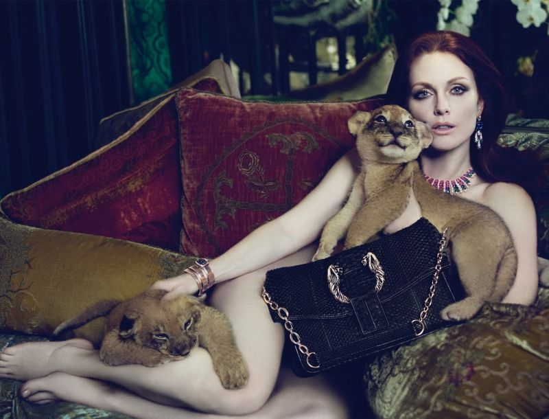 Η αποκαλυπτική εμφάνιση της 54χρονης Julianne Moore στο κόκκινο χαλί Η αποκαλυπτική εμφάνιση της 54χρονης Julianne Moore στο κόκκινο χαλί