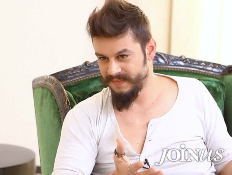 Λεωνίδας Καλφαγιάννης στο JoinUs: Γιατί δεν λέει ότι έχει παιδί; Λεωνίδας Καλφαγιάννης στο JoinUs: Γιατί δεν λέει ότι έχει παιδί;