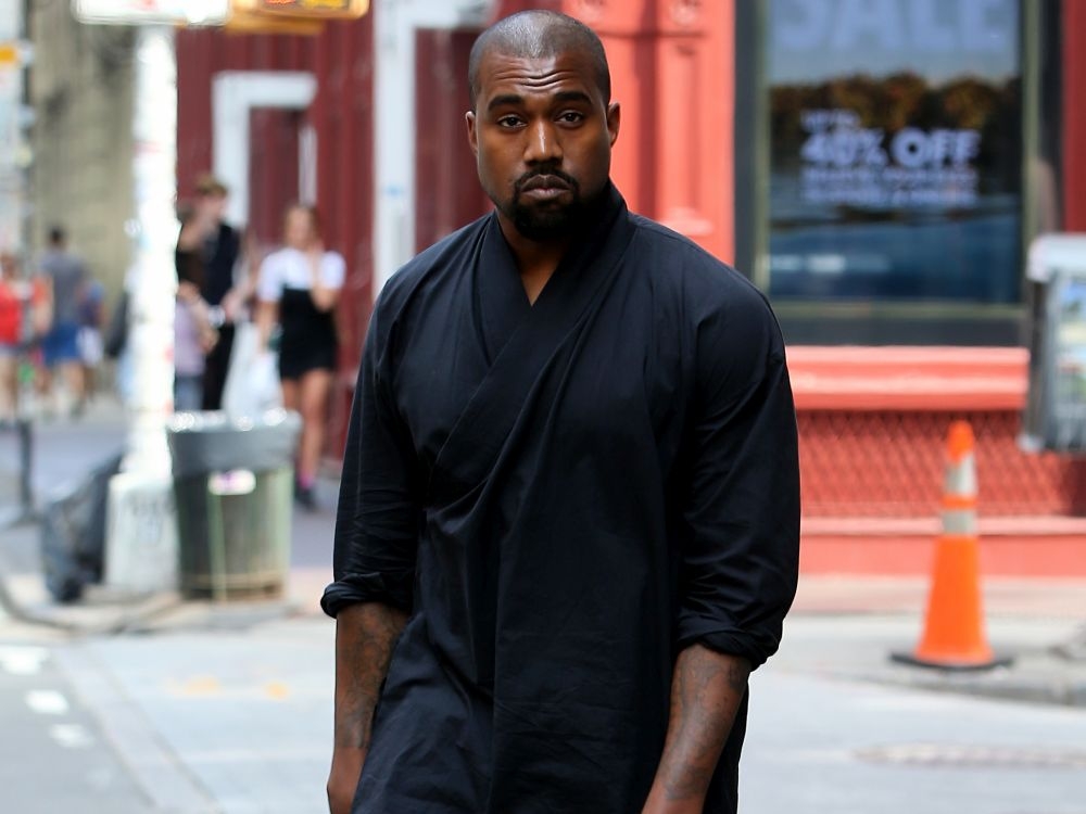 O Kanye West βγήκε βόλτα στα μαγαζιά O Kanye West βγήκε βόλτα στα μαγαζιά