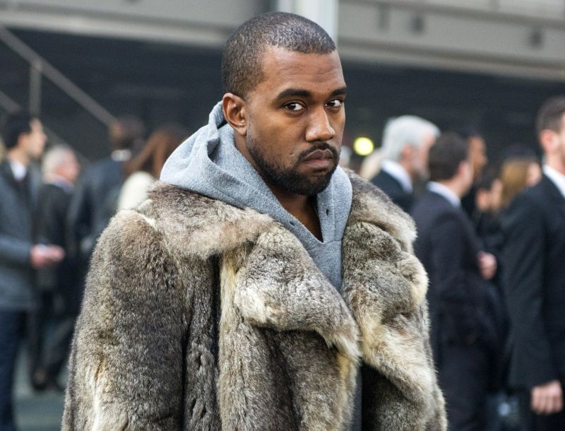 Επιτέλους! Ο Kanye West αποκαλύπτει γιατί δεν χαμογελάει ποτέ Επιτέλους! Ο Kanye West αποκαλύπτει γιατί δεν χαμογελάει ποτέ