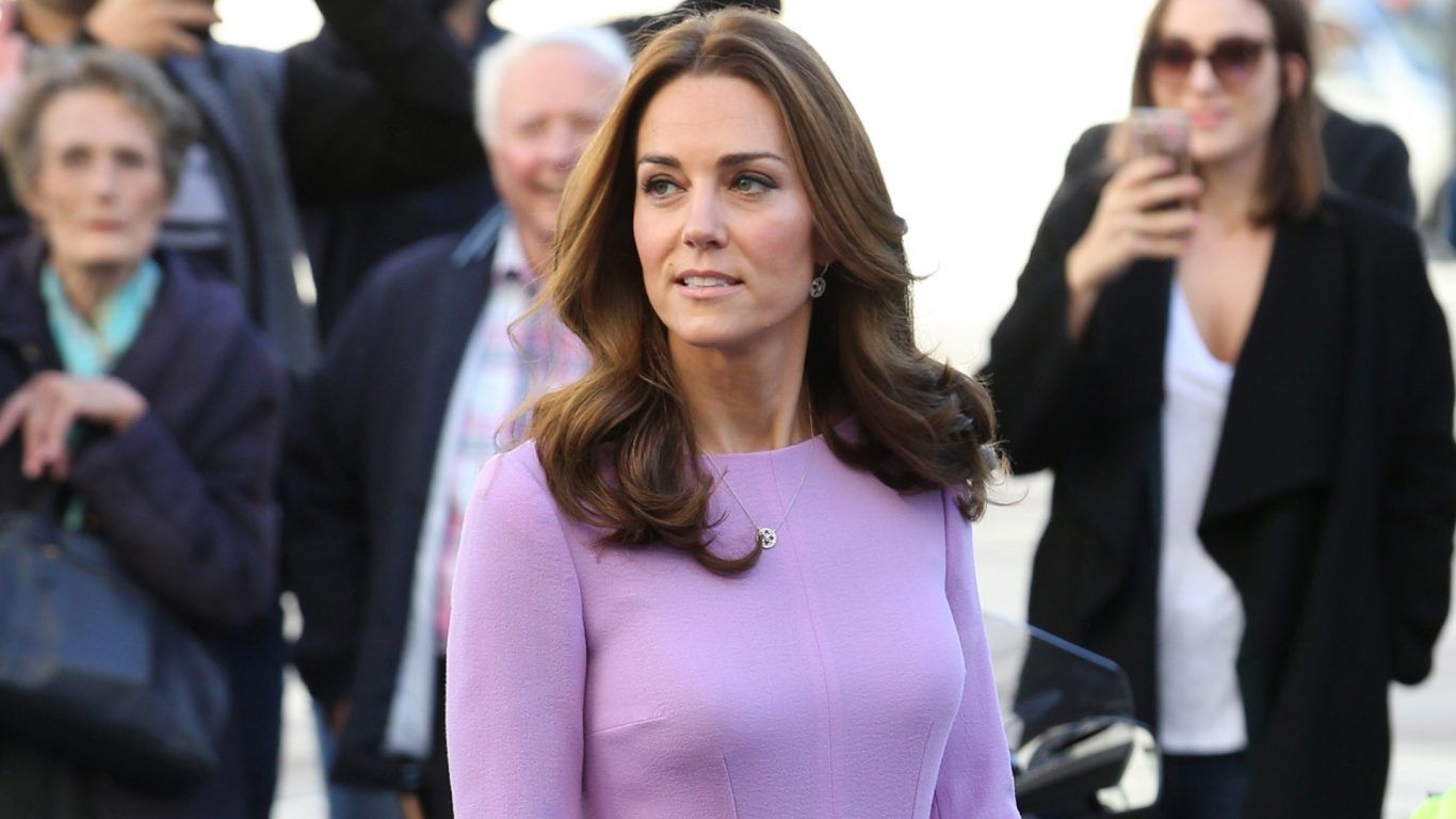 H Kate Middleton στην πιο κιτς εμφάνισή της H Kate Middleton στην πιο κιτς εμφάνισή της