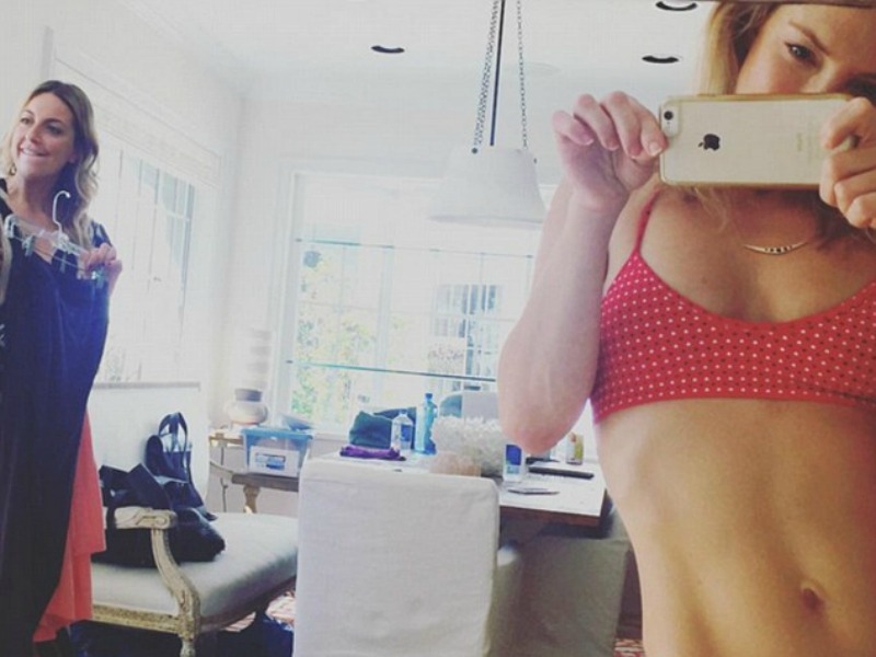 Kate Hudson τι κοιλιακοί είναι αυτοί; Έχεις το πιο sexy κορμί! Kate Hudson τι κοιλιακοί είναι αυτοί; Έχεις το πιο sexy κορμί!