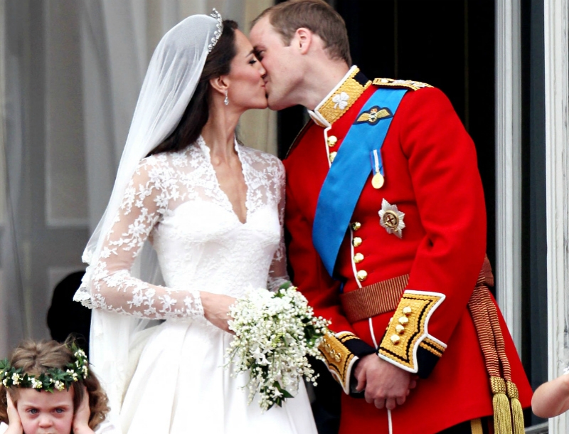 Kate Middleton: Γέννησε ένα υγιέστατο κοριτσάκι Kate Middleton: Γέννησε ένα υγιέστατο κοριτσάκι