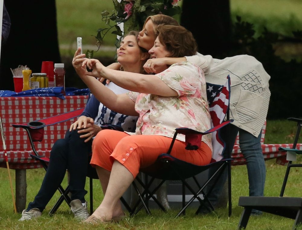Kate Hudson: Selfie στα γυρίσματα της ταινίας Mother’s Day Kate Hudson: Selfie στα γυρίσματα της ταινίας Mother’s Day