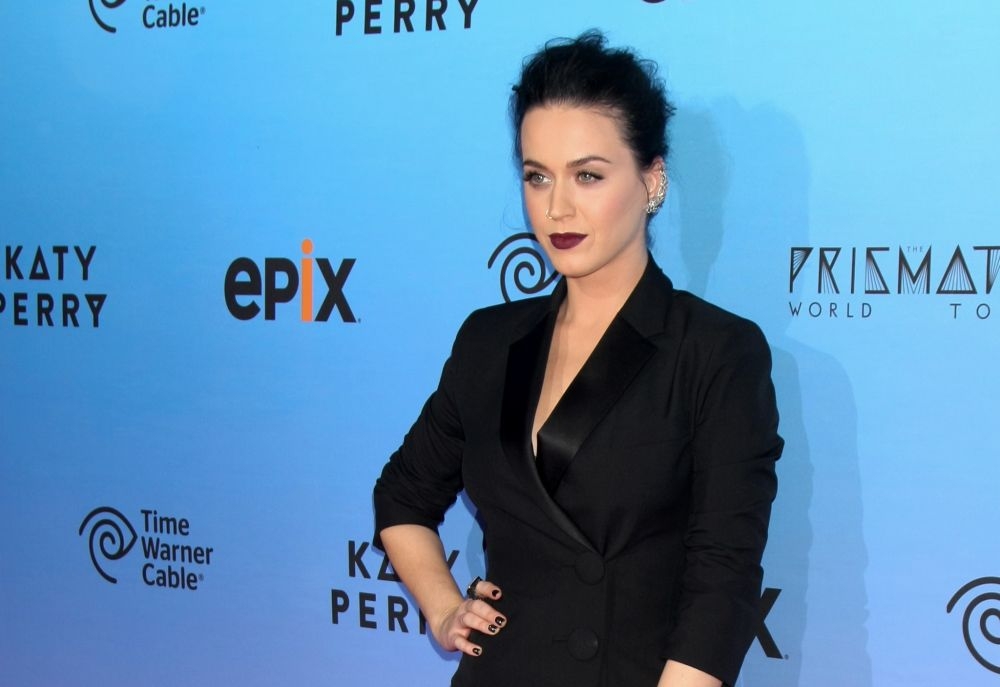 Katy Perry: Με androgynous look στο κόκκινο χαλί Katy Perry: Με androgynous look στο κόκκινο χαλί