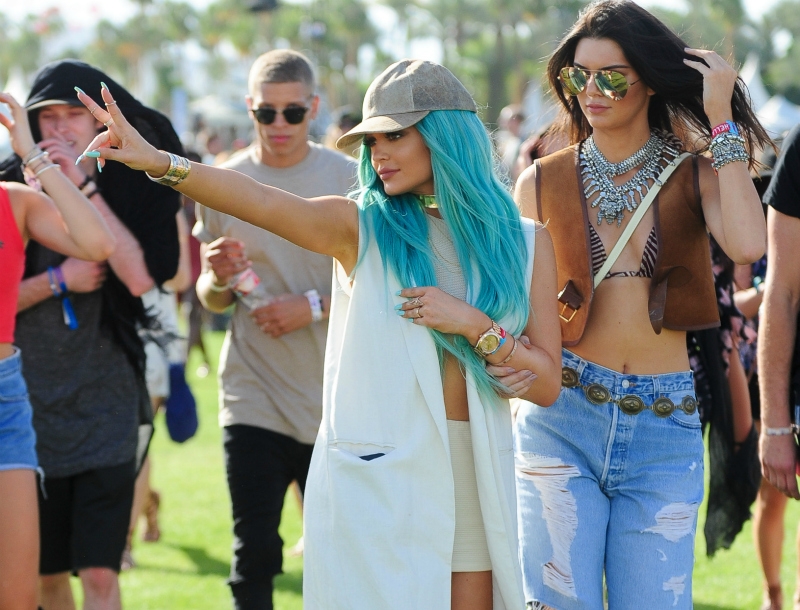Kendall και Kylie Jenner: H super sexy εμφάνισή τους στο Φεστιβάλ Coachella Kendall και Kylie Jenner: H super sexy εμφάνισή τους στο Φεστιβάλ Coachella