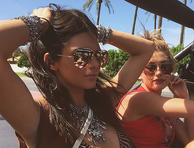 Kendall Jenner: Non Stop ξεφάντωμα! Οι νέες αποκαλυπτικές φωτογραφίες από την Coachella Kendall Jenner: Non Stop ξεφάντωμα! Οι νέες αποκαλυπτικές φωτογραφίες από την Coachella
