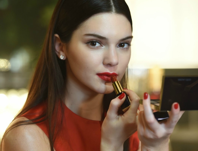 Kendall Jenner: Eκθαμβωτική στη νέα καμπάνια της Estee Lauder Kendall Jenner: Eκθαμβωτική στη νέα καμπάνια της Estee Lauder