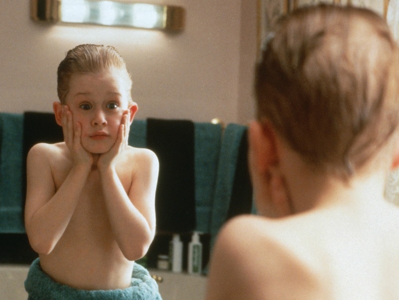 Home Alone: Ήξερες ότι στην ταινία έπαιζε ο Elvis Presley; Home Alone: Ήξερες ότι στην ταινία έπαιζε ο Elvis Presley;