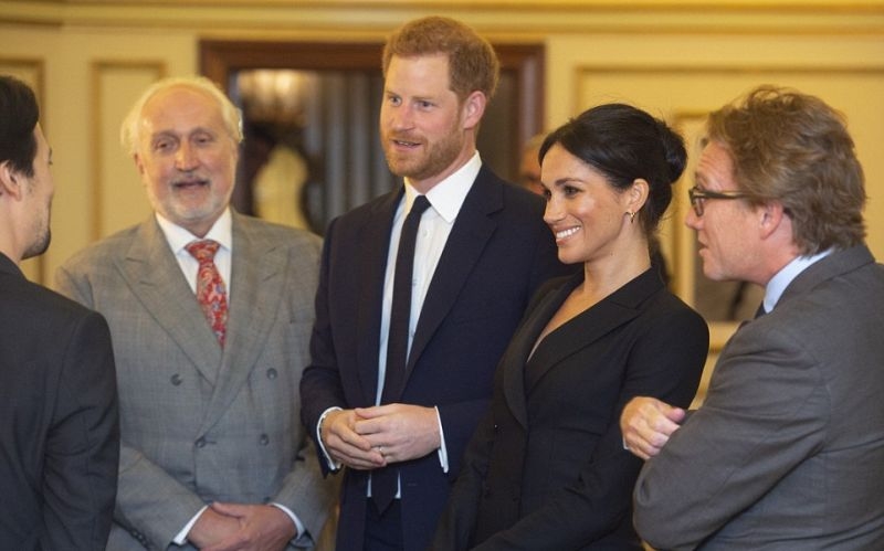 Meghan Markle: Έσπασε το βασιλικό πρωτόκολλο φορώντας mini! Meghan Markle: Έσπασε το βασιλικό πρωτόκολλο φορώντας mini!