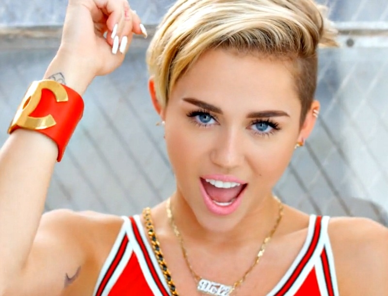 Πέθανε το ψάρι της Cyrus… και εκείνη το έκανε τατουάζ! Πέθανε το ψάρι της Cyrus… και εκείνη το έκανε τατουάζ!