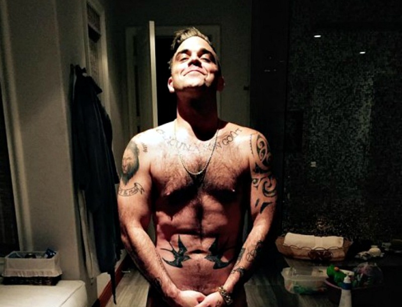 Robbie Williams: Γδύθηκε για τα γενέθλια του! Robbie Williams: Γδύθηκε για τα γενέθλια του!