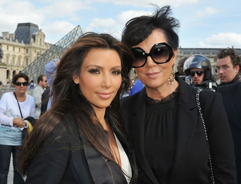 Kris Jenner: Πέταξε πέτρες στο σπίτι της Kim Kardashian! Kris Jenner: Πέταξε πέτρες στο σπίτι της Kim Kardashian!