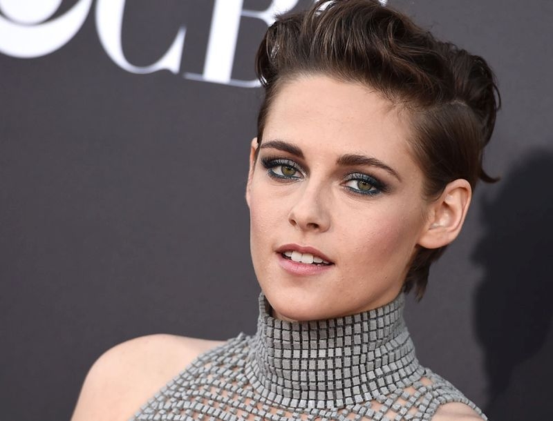 Άβολο; Nipslip και τετ α τετ με τον Pattinson για την Stewart Άβολο; Nipslip και τετ α τετ με τον Pattinson για την Stewart