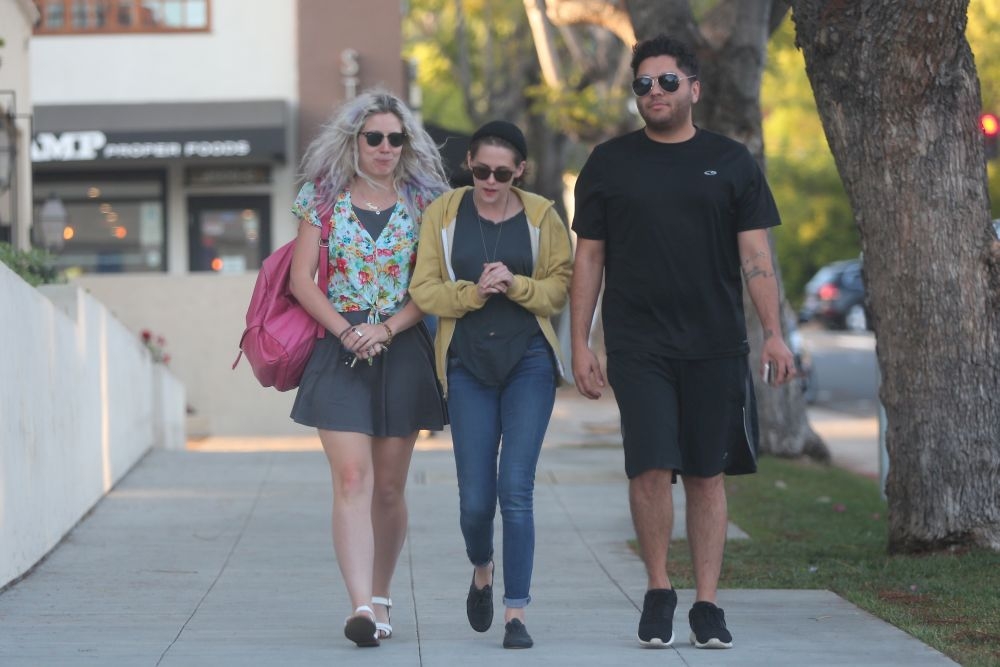 Kristen Stewart: Την εκνεύρισαν οι παπαράτσι... ξανά! Kristen Stewart: Την εκνεύρισαν οι παπαράτσι... ξανά!