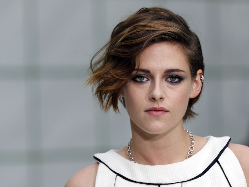 H Kristen Stewart «έφαγε» τη γυναίκα της Cara Delevingne! H Kristen Stewart «έφαγε» τη γυναίκα της Cara Delevingne!