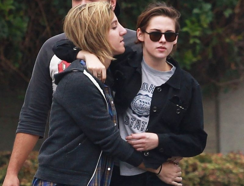 Παιδιά αποφασίστε! Είναι ή δεν είναι gay η Kristen Stewart; Παιδιά αποφασίστε! Είναι ή δεν είναι gay η Kristen Stewart;