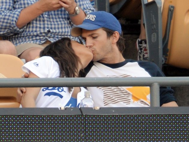 Να σας ζήσει! Γονείς η Mila Kunis και ο Ashton Kutcher - Κεντρική Εικόνα Να σας ζήσει! Γονείς η Mila Kunis και ο Ashton Kutcher - Κεντρική Εικόνα