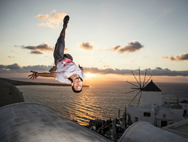 Red Bull Art of Motion: Έχεις κάθε λόγο να πας στη Σαντορίνη αυτό το ΣουΚου Red Bull Art of Motion: Έχεις κάθε λόγο να πας στη Σαντορίνη αυτό το ΣουΚου