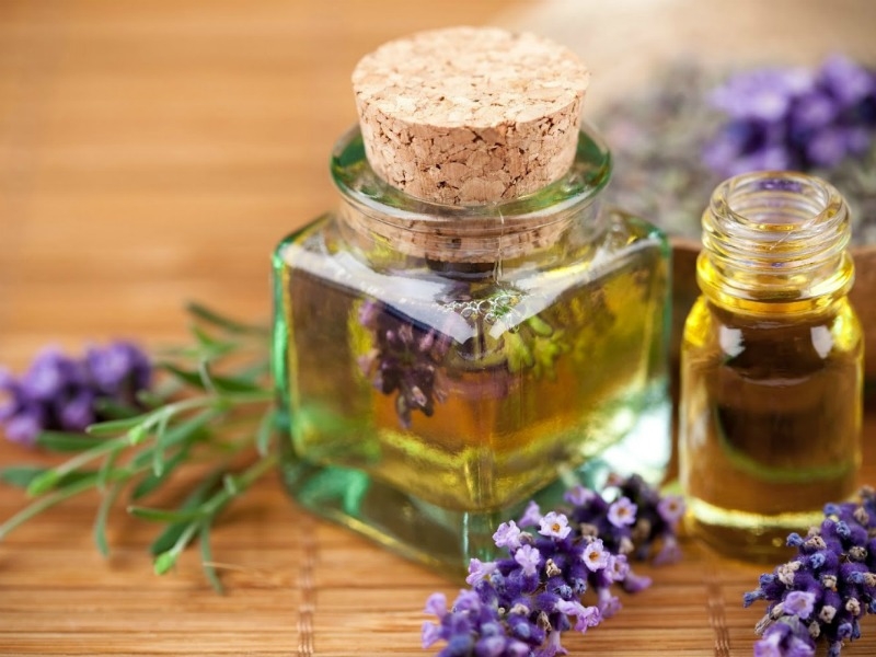 DIY Ενυδατικό λάδι για σώμα, με αιθέρια έλαια! DIY Ενυδατικό λάδι για σώμα, με αιθέρια έλαια!