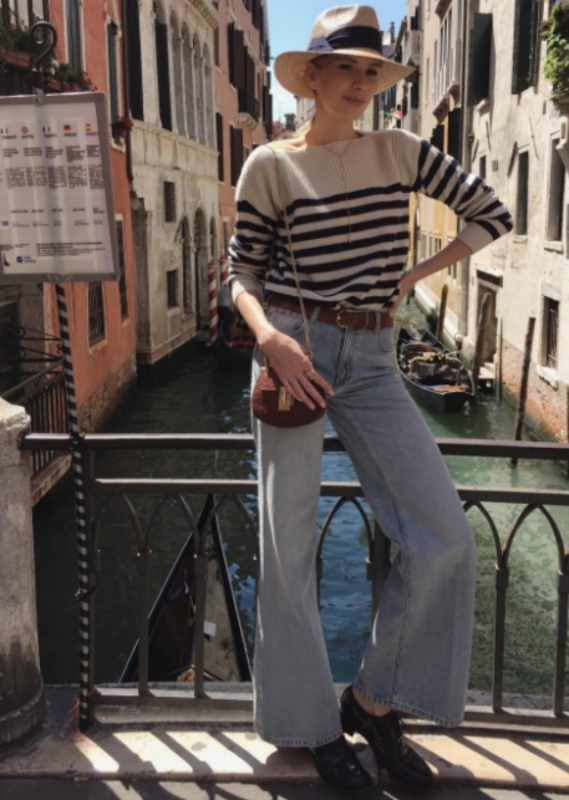 Street style : Η Lana Perminova σου προτείνει πως να συνδυάσεις το ριγέ τοπ με τζιν-καμπάνα Street style : Η Lana Perminova σου προτείνει πως να συνδυάσεις το ριγέ τοπ με τζιν-καμπάνα