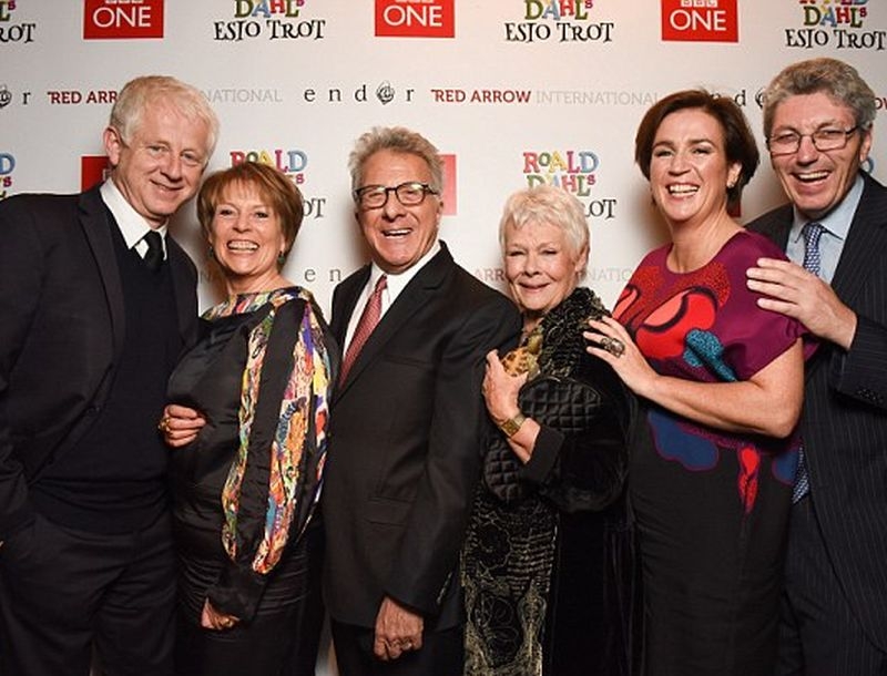 Το ξεκαρδιστικό photobombing του Dustin Hoffman στην Judi Dench Το ξεκαρδιστικό photobombing του Dustin Hoffman στην Judi Dench