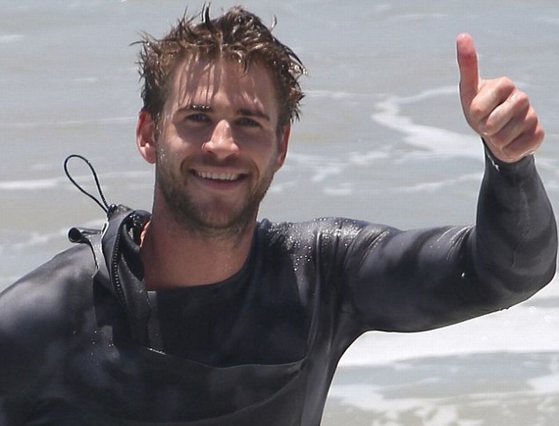 Liam Hemsworth: Έδειξε τα οπίσθια του στον φωτογραφικό φακό Liam Hemsworth: Έδειξε τα οπίσθια του στον φωτογραφικό φακό