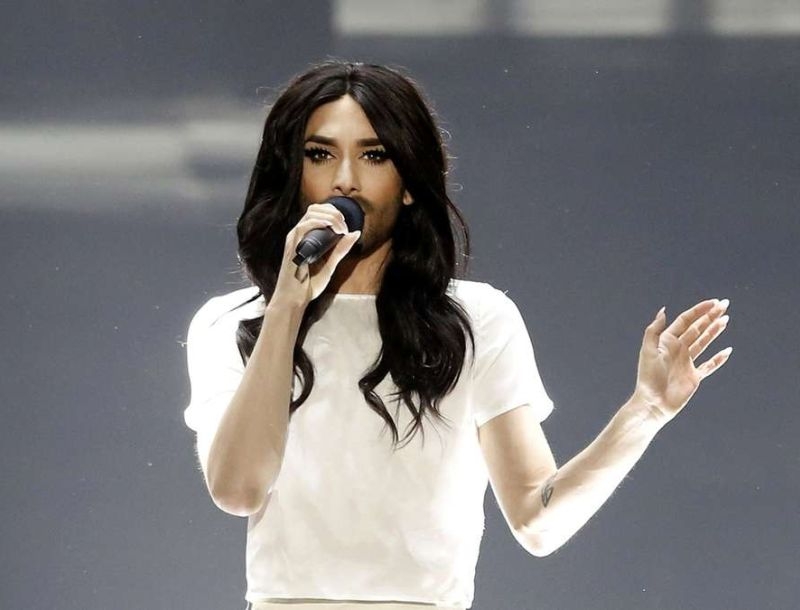 Conchita Wurst: Έτσι έχει μέση δαχτυλίδι Conchita Wurst: Έτσι έχει μέση δαχτυλίδι