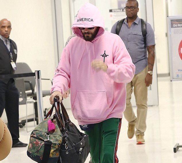 Γιατί είναι διάσημο το ροζ hoodie του Jared Leto;