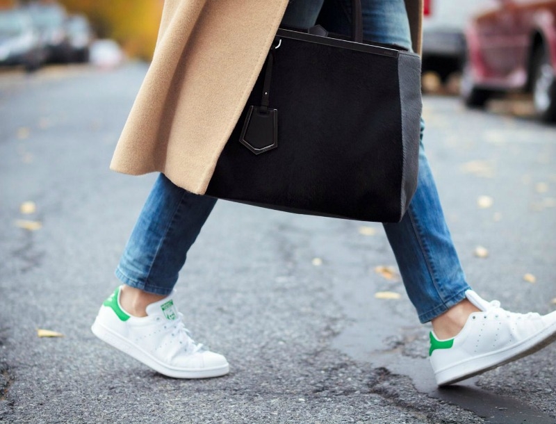Λευκά sneakers : Πως θα διατηρήσεις τα λευκά σου sneakers καθαρά σαν καινούργια Λευκά sneakers : Πως θα διατηρήσεις τα λευκά σου sneakers καθαρά σαν καινούργια