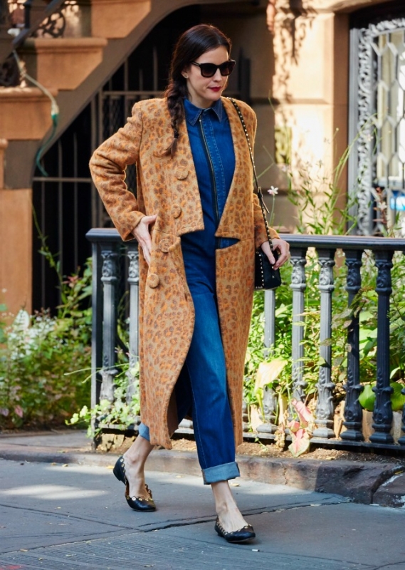 Street style : H Liv Tyler super stylish, συνδυάζει μοναδικά την τζιν ολόσωμη φόρμα Street style : H Liv Tyler super stylish, συνδυάζει μοναδικά την τζιν ολόσωμη φόρμα